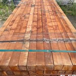 Ca. 67x Massaranduba Palen Fijnbezaagd, 60x60mm, lengte 305cm